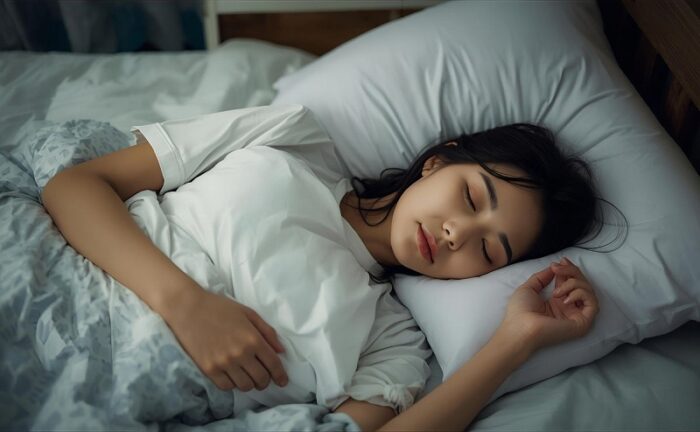 部屋に閉じこもって寝てばかりいる女性